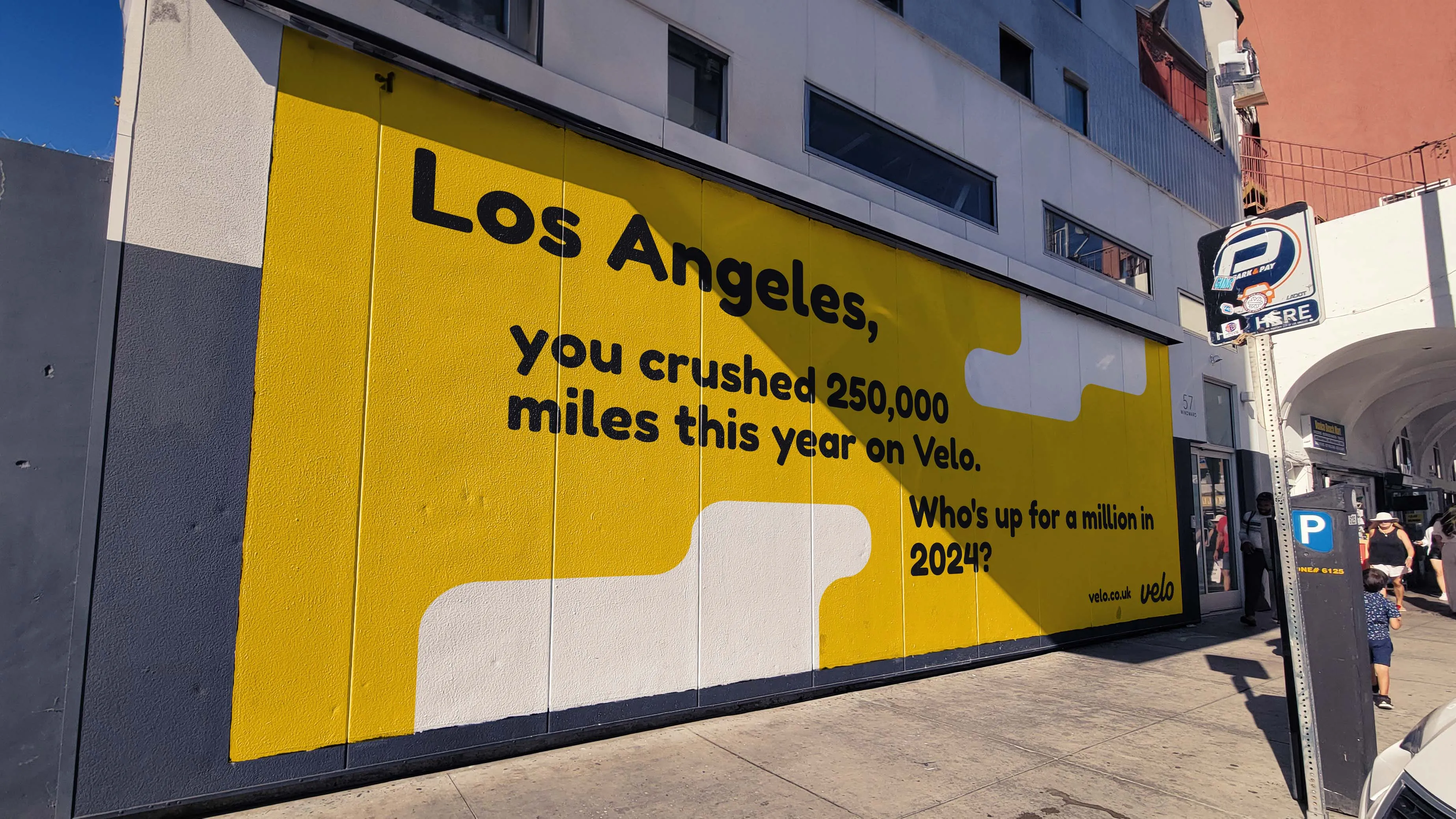 Velo outdoor billboard advertisement mockup 4